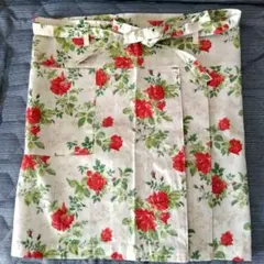LAURA ASHLEY カフェエプロン 2ポケット付き 薔薇柄のサムネイル