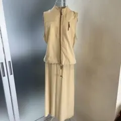 mクリーム色 ジップアップベスト スカートセットアップ