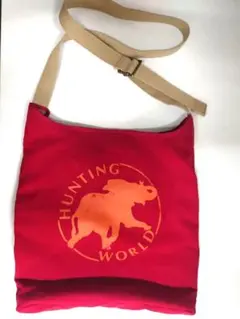 ハンティング・ワールドの赤いショルダーバッグ
