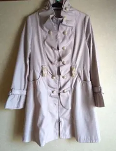 ベージュ ダブルブレスト トレンチコート