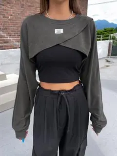 クロップド丈　グレー　スウェットシャツ