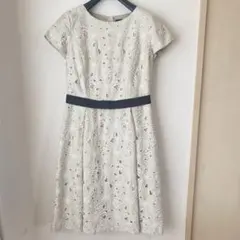 入学式！フォーマルにも対応　レース柄ワンピース　ひざ丈グレージュ日本製　Lサイズ