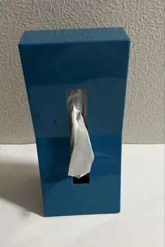青い金属製ティッシュボックス