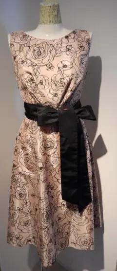 花柄サテンAラインドレス 黒リボン付き　結婚式・二次会