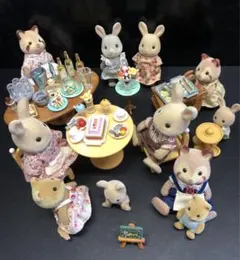 シルバニアファミリー　人形11体　家2 軒　その他まとめ売り