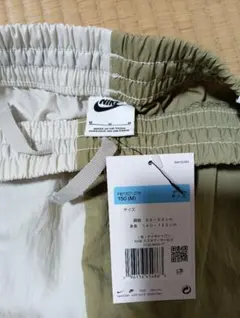 Nike 半ズボン 150 (M) ホワイト・カーキ