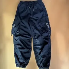 ハート型金具付き カーゴパンツ ブラック