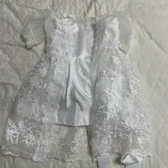 ホワイトレース ベビードレス ゴージャスな刺繍