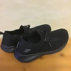 Skechers ブラック スニーカー　メモリーフォーム　美品