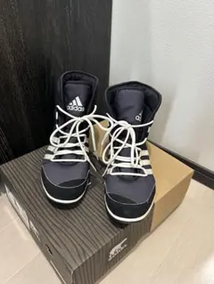adidas ブラック ハイカットスニーカー
