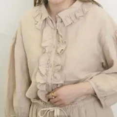 サマンサモスモス Cross×Linen フリルブラウス ベージュ