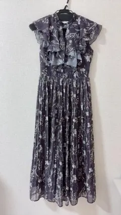 ひろみ様専用 フェンネル 花柄 フラワープリーツワンピース - メルカリ