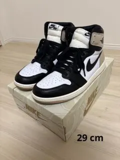 NIKE WMNS AIR JORDAN 1 RETRO HI OG ラテのサムネイル