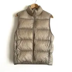 美品　UNIQLOユニクロ　ウルトラライトダウンベスト　ページュ　モンベル