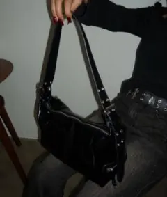 黒のショルダーバッグ