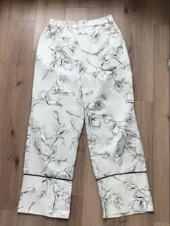 SNIDEL HOME ウォームサテン パンツ 花柄のサムネイル