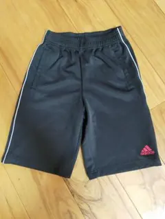adidas 黒 ハーフパンツ 150