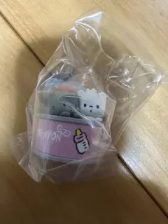 サンリオ　缶キャラ　ニャニィニュニェニョン