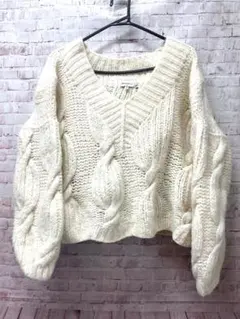 MIRSTORES ミアストアズ ケーブルニット ブラック Vネック MIRSTORES ミアストアズ ケーブルニット ブラック Vネック