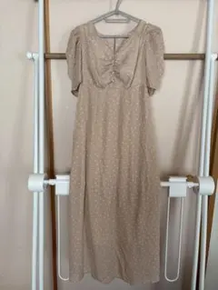 GRLベージュ ドット柄パフスリーブロングワンピース