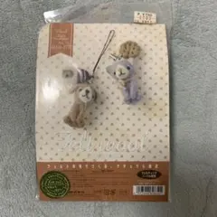 羊毛フェルト作成キット 犬　猫　ストラップ　フェルティングニードルを使用する