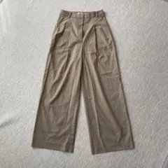 GU ベージュ プリーツ入り ワイドパンツ