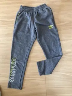umbro グレー ロゴ入りパンツ