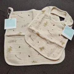 新品　bebe べべ　クマ柄　ベージュ　スタイ、ハンドタオル