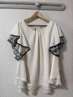axes femme アイボリー フレアスリーブブラウス