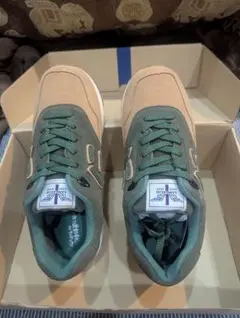 Sangacio グリーン/ベージュ スニーカー