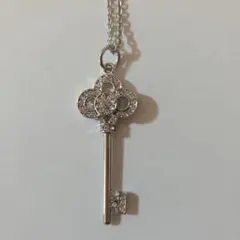 鍵型ペンダント ネックレス シルバー