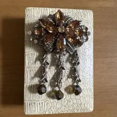 ヴィンテージ風フラワーブローチ