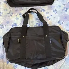 黒いナイロン トートバッグ
