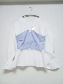 新品未使用　フレアスリーブ 白と青のストライプ トップス