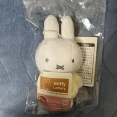 タイトーくじ　D賞　マスコットバッジ　ふわふわのお洋服　ミッフィー