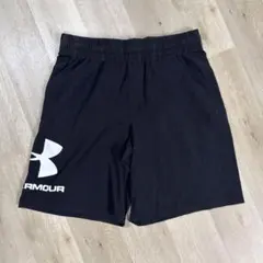 UNDER ARMOUR ブラックショートパンツ