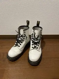 Dr. Martens ホワイト 8ホールブーツ値下げ交渉大歓迎‼️ - メルカリ