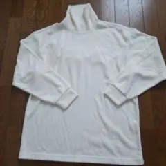 女性にも 新品未使用 タートルネック カットソー アイボリー 暖か素材