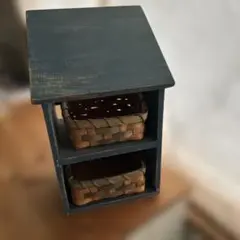 ダークブルー木製ラック 収納バスケット2個付き　高さ26cm 14×13cm