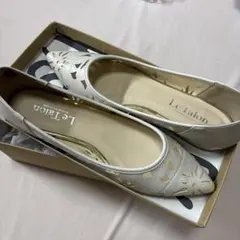 Le Talon フラットシューズ パンプス ホワイト 花柄カットワークのサムネイル