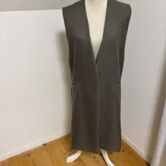 Spick & span グリーングレー ノーカラーベスト 前ポケット付き