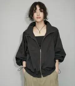 期間限定値下げ。アダムエロペ パフスリーブライトジップブルゾン