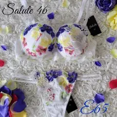 サルート♥46G マダガスカル ポインセチア D65 ソングM WH | Mercari