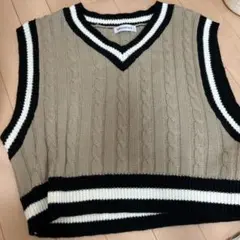 ケーブルニットベスト ベージュと黒