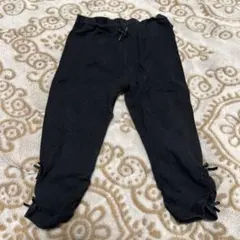 黒のリボン付きレギンス
