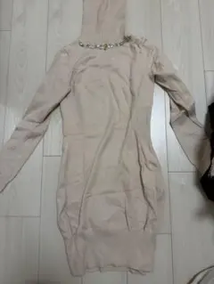 ベージュ タートルネック ニットワンピース