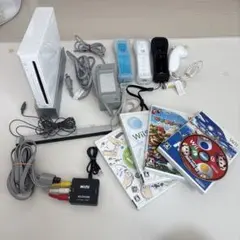 すぐ遊べるセット Wii本体 ソフト5つ リモコン 3つ ヌンチャク付き