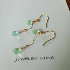 アクアマリン色の涼しく揺れる ピアス　ステンレス