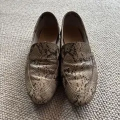 ENあしながおじさん　フラットシューズ　ベージュ　パイソン　24センチ