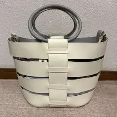 新品未使用CAMPER ELYSS カンペール白　ショルダーにものサムネイル